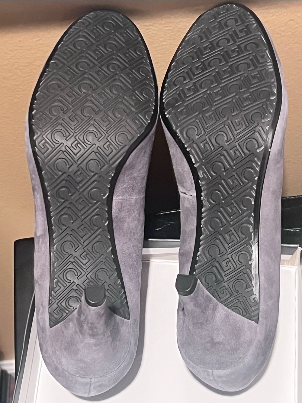 Liz Claiborne Grey Suede Mary Jane Heels with Black Patent Trim and Bow - Picture 6 of 7